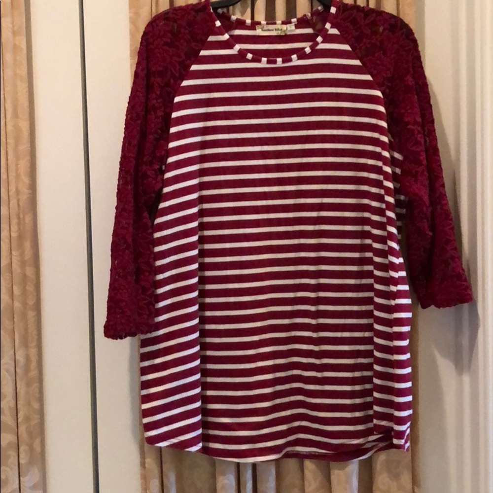 Southern stitch large red and white shirt